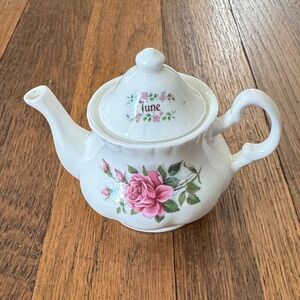 🫖Mini fine bone china tea pot for the month of June.